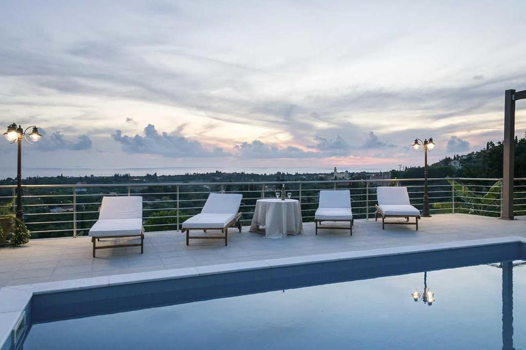 Monambeles Villas Σβορωνάτα Εξωτερικό φωτογραφία